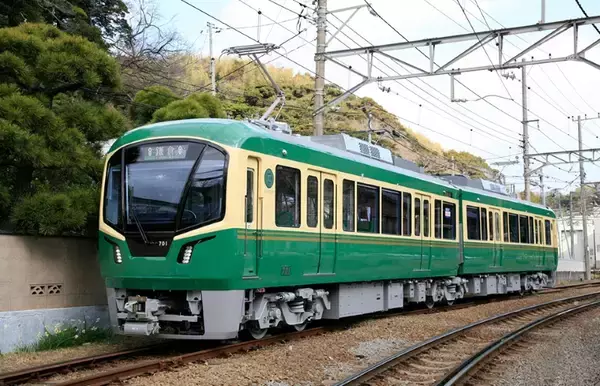 江ノ電20年ぶりの新型「700形」デビュー【2026年4月】湘南の海を望む“海側クロスシート”＆大パノラマの前面展望