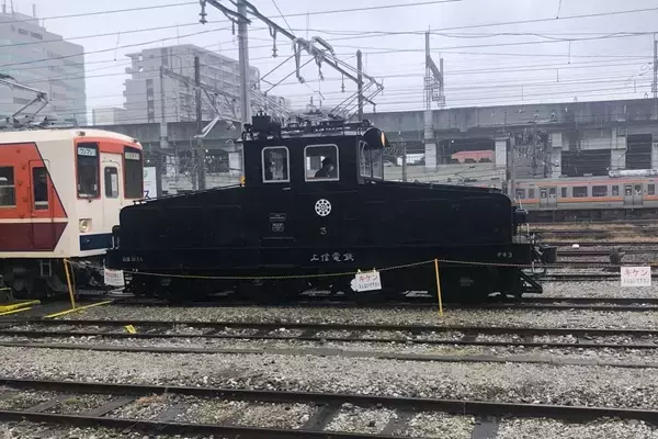 「凸型ELやロケット号にファンの⽬は釘付け　創業130年の上信電鉄で「頑張るぐんまの中小私鉄フェア」（群馬県高崎市）【レポート】」の画像