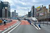 「銀座の一等地に誕生した奇跡の空間を「空中公園」に！廃止された首都高速KK線の利活用イベント「Roof Park Fes & Walk 2026」潜入レポート」の画像1