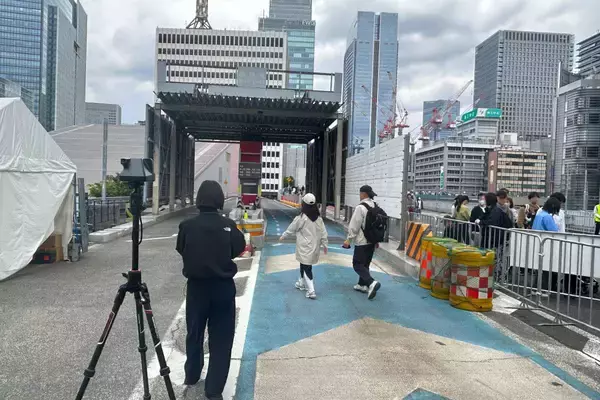 「銀座の一等地に誕生した奇跡の空間を「空中公園」に！廃止された首都高速KK線の利活用イベント「Roof Park Fes & Walk 2026」潜入レポート」の画像