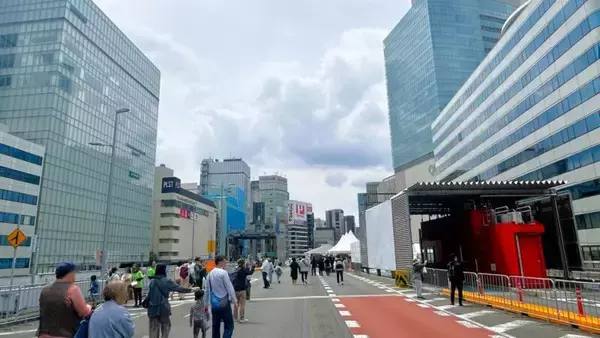 「銀座の一等地に誕生した奇跡の空間を「空中公園」に！廃止された首都高速KK線の利活用イベント「Roof Park Fes & Walk 2026」潜入レポート」の画像
