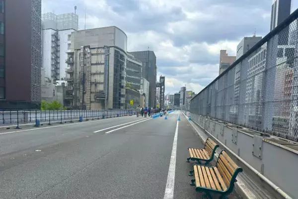 「銀座の一等地に誕生した奇跡の空間を「空中公園」に！廃止された首都高速KK線の利活用イベント「Roof Park Fes & Walk 2026」潜入レポート」の画像