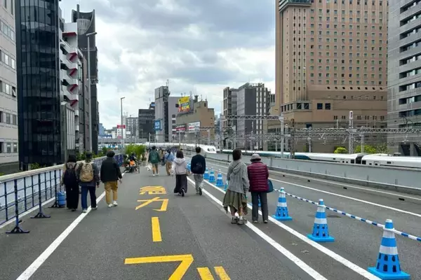 「銀座の一等地に誕生した奇跡の空間を「空中公園」に！廃止された首都高速KK線の利活用イベント「Roof Park Fes & Walk 2026」潜入レポート」の画像