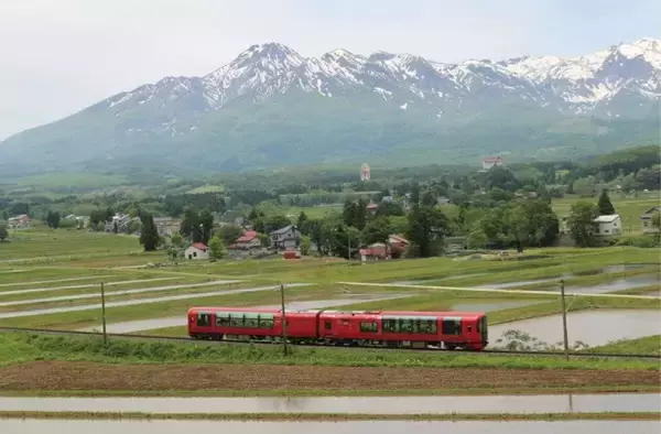 「えちごトキめき「雪月花」10周年で4/23に特別運行！設計者の生解説や名門ホテル泊など贅沢プラン全3コース詳細と予約方法【3/3予約開始】」の画像