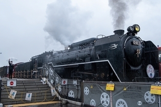 京都鉄道博物館6周年＆鉄道開業150周年を祝うセレモニーと汽笛吹鳴