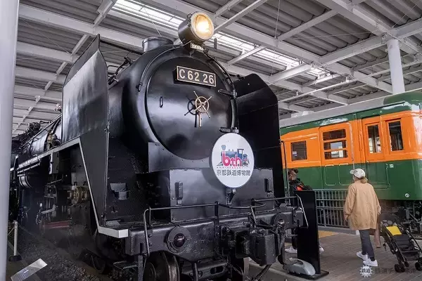 「京都鉄道博物館6周年＆鉄道開業150周年を祝うセレモニーと汽笛吹鳴」の画像