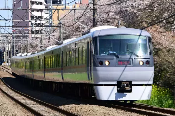 「西武ニューレッドアローが “新･観光特急”へ！ガンダムの大河原邦男氏が初の鉄道デザイン監修、2028年度10000系が半個室＆バー付きで再発進」の画像