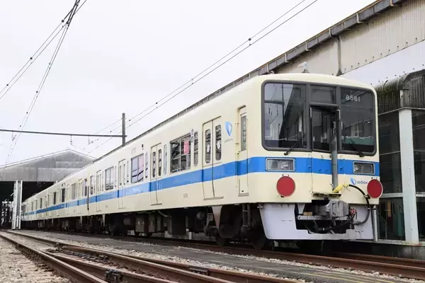 「サステナ車両」第1弾がとうとう西武へやってきた　小田急8000形を西武新101系263Fが牽引する場面も
