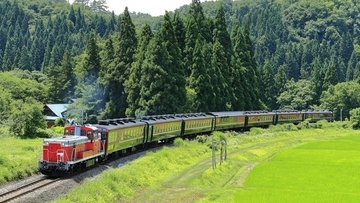 DE10と12系客車で磐越西線を行く「喜多方しだれ桜満喫号」4月全線再開後に運転