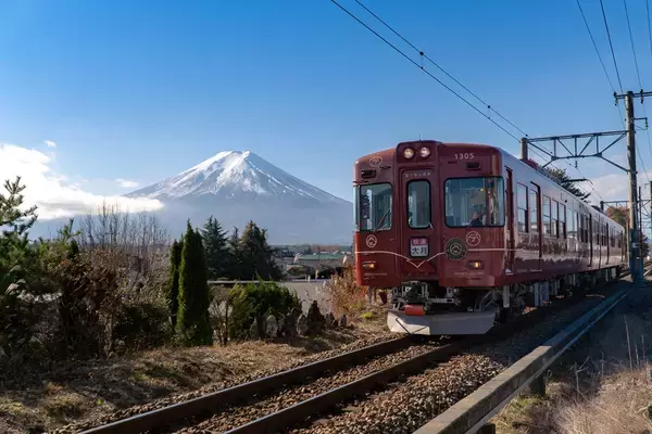 富士急行線で元旦限定「初富士おせち列車」運行！ 特製おせちを味わいながら雄大な富士山を初拝する迎春旅はいかが？