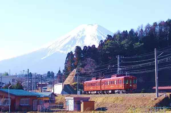 「富士急行線で元旦限定「初富士おせち列車」運行！ 特製おせちを味わいながら雄大な富士山を初拝する迎春旅はいかが？」の画像
