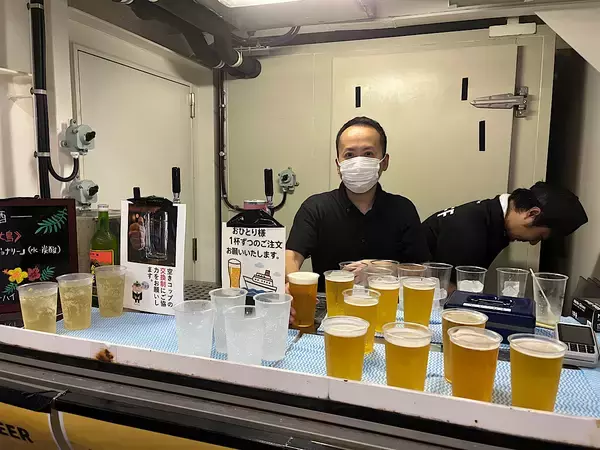 「夏の夜は「さるびあ丸」で飲もう！船上ビアガーデンで東京湾の夜景を眺めながら軽く一杯……工場直送生ビールや島グルメが美味い」の画像