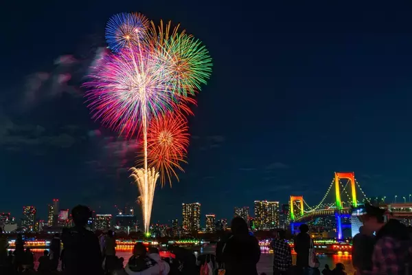 「お台場レインボー花火2025」12/6-27開催！ 週末とクリスマスイブは19時に夜空を見上げて