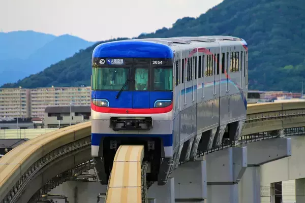 大阪モノレール 3月14日にダイヤ変更！昼間10分間隔へ増発、休日夕方は6分間隔で利便性が大幅向上！南茨木発の始発新設も