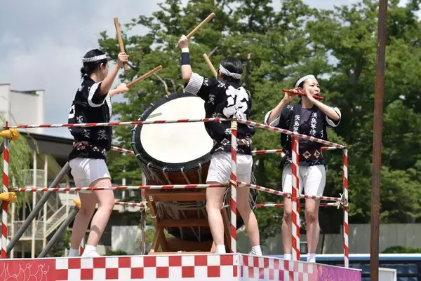 「2026年秋田竿燈まつりは8/3開幕、伝統の灯りとデジタルアートが融合！ 初のドローンショー＆昼夜スケジュール徹底解説(有料席残席わずか)」の画像
