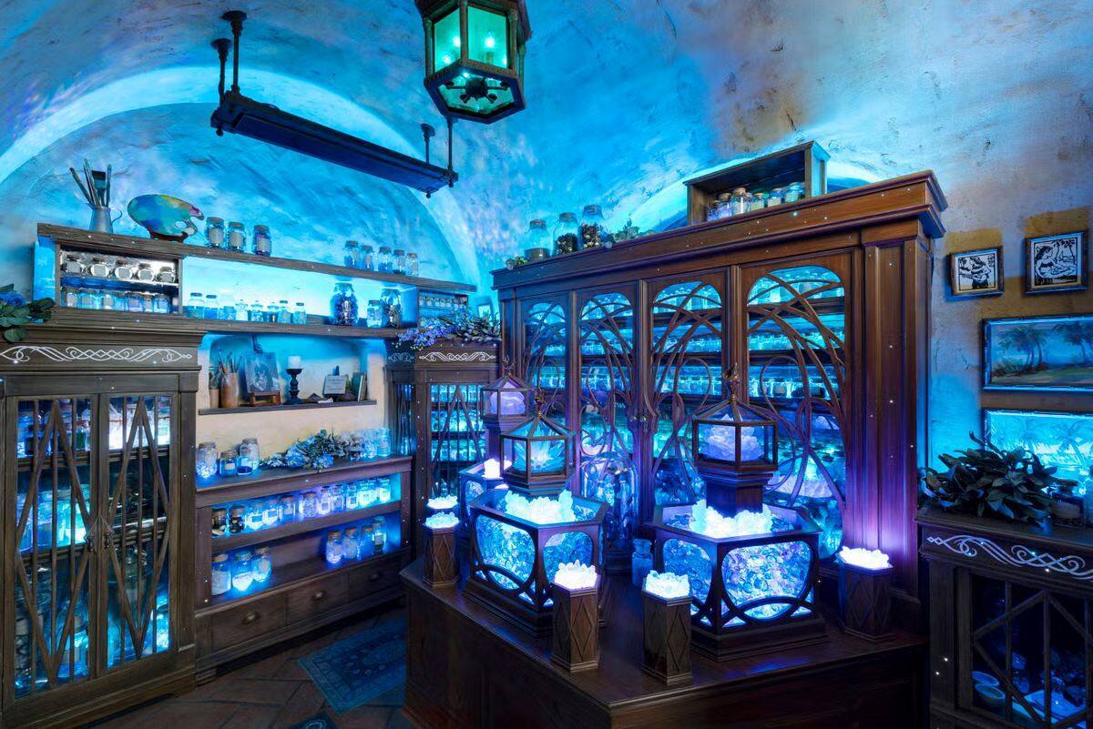 祝25周年！東京ディズニーシーを水路で巡る8つのテーマポートと “ジュビリーブルー” の限定デコレーションを解説