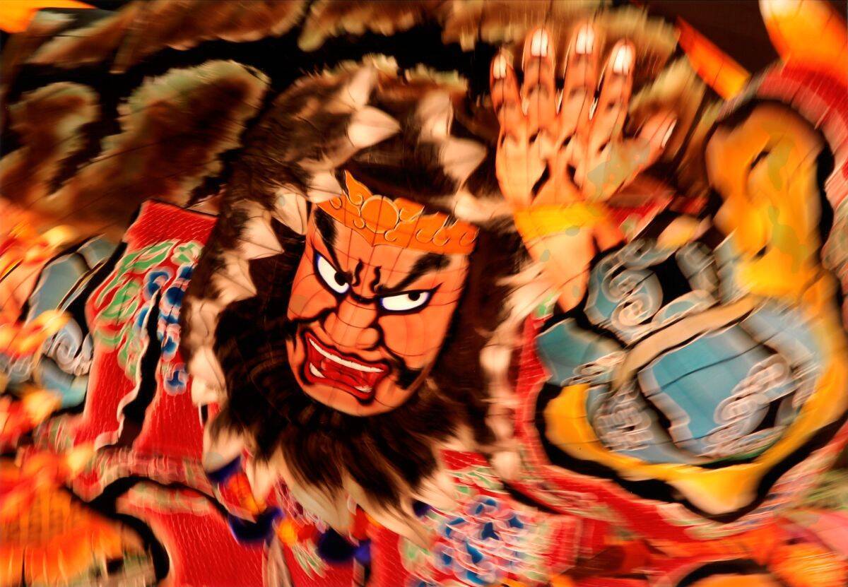 新幹線はやぶさで「青森ねぶた祭」へ！ 日本屈指の熱気あふれる祭の見どころからアクセス情報や観覧方法、当日参加可能な跳人体験までガイド