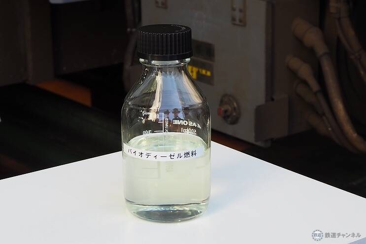 新型特急「HC85系」が次世代バイオディーゼル燃料で動いた　JR東海が実用性検証試験公開　ユーグレナ社の燃料に着目した理由は