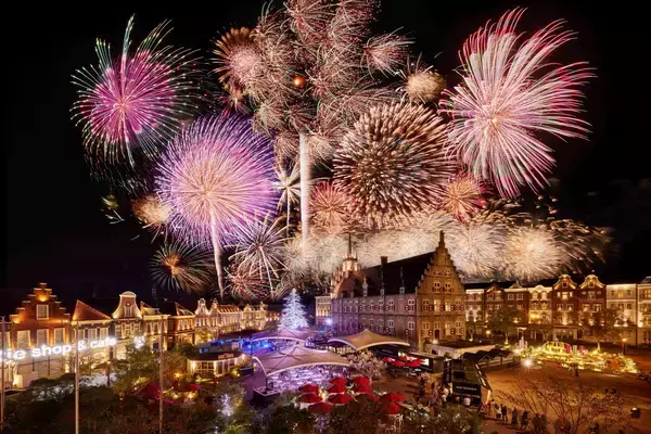 西日本最大級の約2万2,000発 ハウステンボス「九州一大花火まつり」11/15開催！ 見どころやアクセス、臨時列車情報も紹介（長崎県）