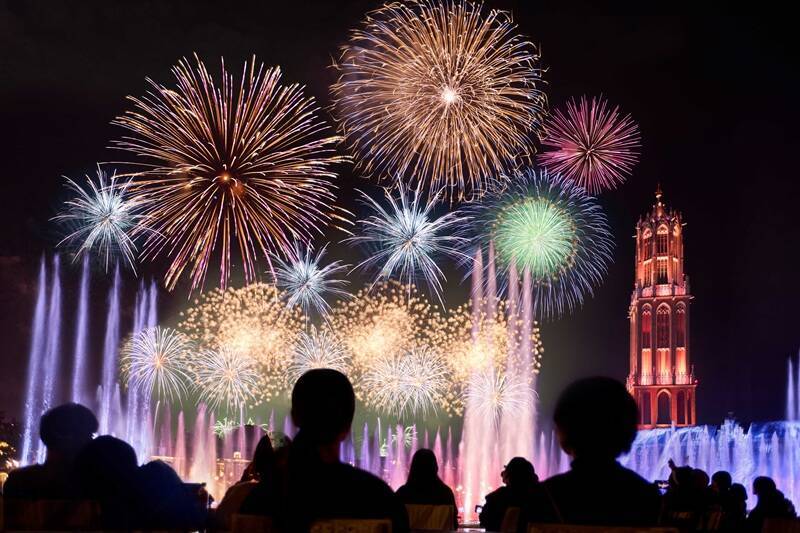 西日本最大級の約2万2,000発 ハウステンボス「九州一大花火まつり」11/15開催！ 見どころやアクセス、臨時列車情報も紹介（長崎県）