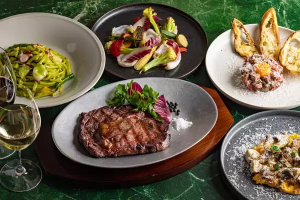 「東京駅グランルーフがリニューアル　電源コンセントも整備された緑豊かな快適空間に」の画像