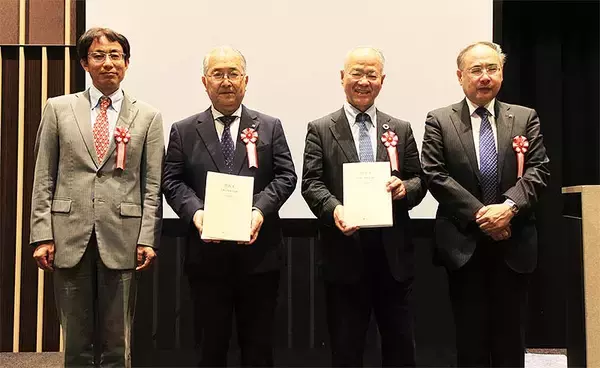 「「習近平 人権の尊重と保障」出版を記念し東京で発表会＆贈呈式を開催、北京外国語大学が合計80部を国内友好団体などへ贈呈」の画像