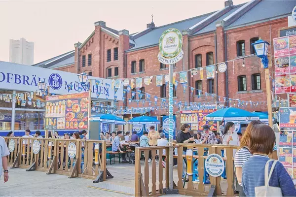 「秋風と本場ビールで乾杯！横浜赤レンガ倉庫『オクトーバーフェスト』【2026年版完全ガイド】」の画像