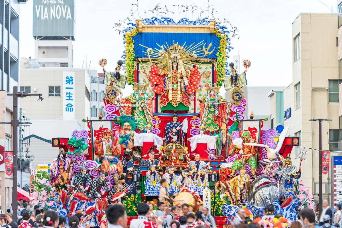 豪華絢爛な山車を楽しむユネスコ遺産「八戸三社大祭」！釜石･宮古など夏の東北を巡る観光列車「ひなび（陽旅）」 2026年は7/31八戸への運行も