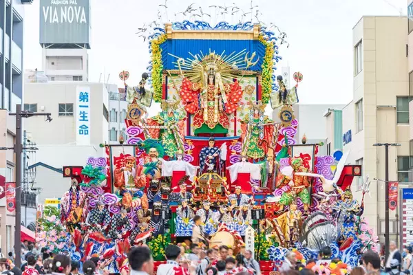 「豪華絢爛な山車を楽しむユネスコ遺産「八戸三社大祭」！釜石･宮古など夏の東北を巡る観光列車「ひなび（陽旅）」 2026年は7/31八戸への運行も」の画像