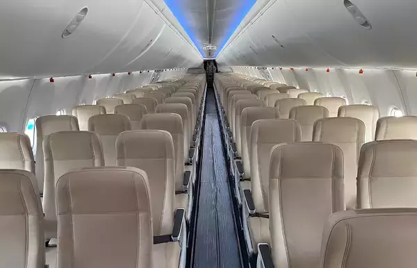 「最新型「ボーイング737-8」日系エアライン初導入、スカイマーク5/28の羽田～福岡便から運行！快適シートに全席コンセント完備」の画像