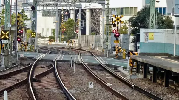 「走り始めたらいきなり超急カーブっす【駅ぶら03】京浜急行03」の画像