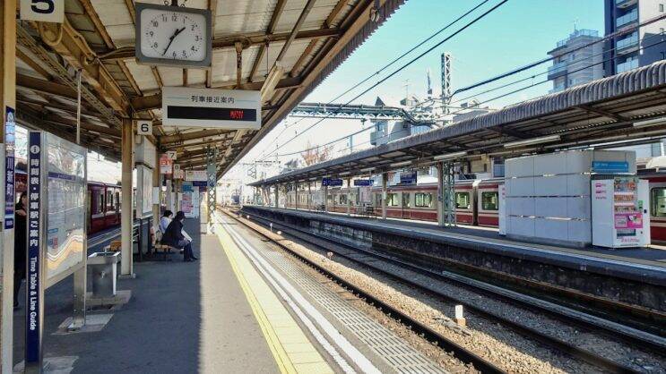 車両基地があって鉄道好きの子供は動かなくなるかも【駅ぶら03】京浜急行40