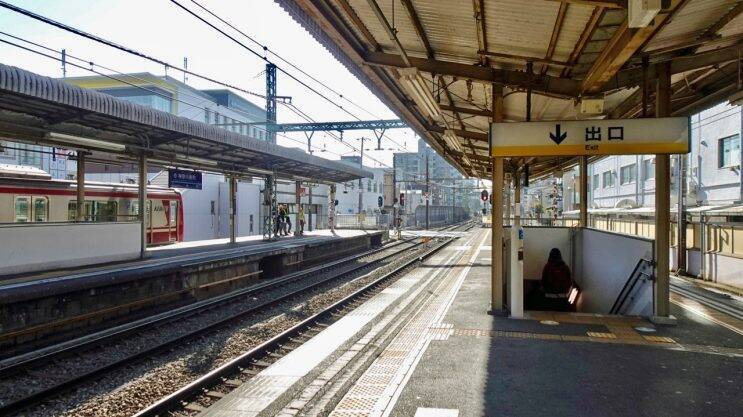 車両基地があって鉄道好きの子供は動かなくなるかも【駅ぶら03】京浜急行40