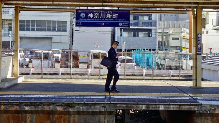 車両基地があって鉄道好きの子供は動かなくなるかも【駅ぶら03】京浜急行40
