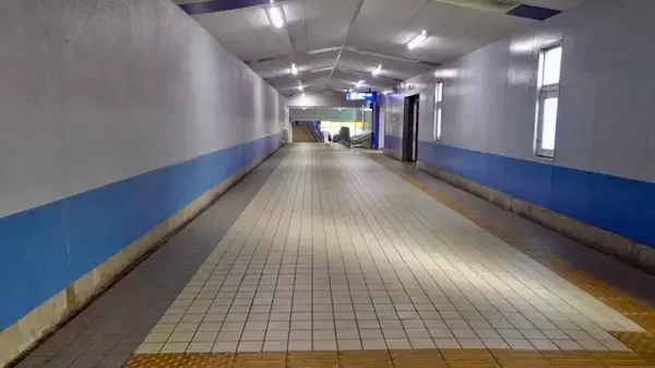 「トンネルの通し番号【駅ぶら03】京浜急行57」の画像