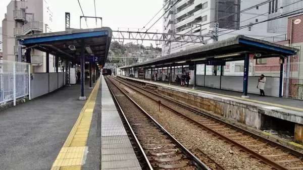 「車窓を見るヒマも無くトンネルです【駅ぶら03】京浜急行86」の画像