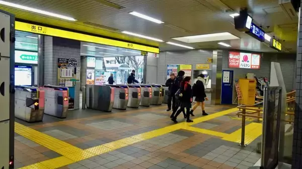 「車窓を見るヒマも無くトンネルです【駅ぶら03】京浜急行86」の画像