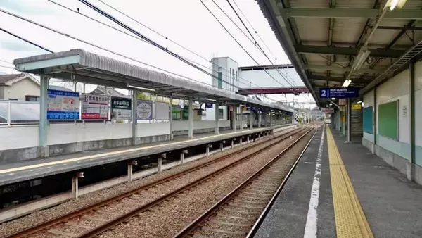 「お稲荷様併設の駅です【駅ぶら03】京浜急行95」の画像