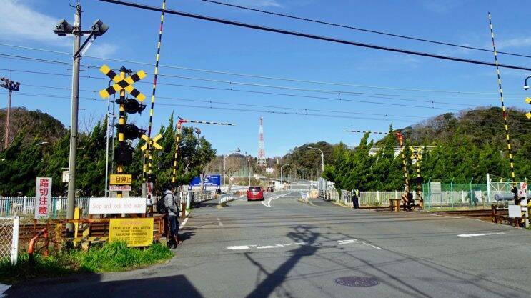 線路の向こうはアメリカ合衆国【駅ぶら03】京浜急行106