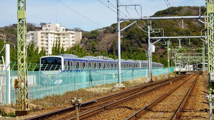 線路の向こうはアメリカ合衆国【駅ぶら03】京浜急行106