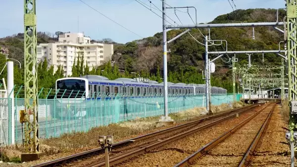 「線路の向こうはアメリカ合衆国【駅ぶら03】京浜急行106」の画像