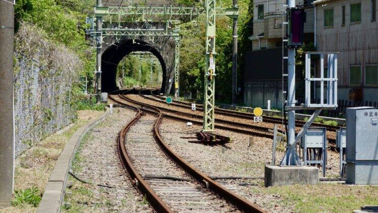 線路の向こうはアメリカ合衆国【駅ぶら03】京浜急行106