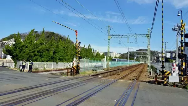 「線路の向こうはアメリカ合衆国【駅ぶら03】京浜急行106」の画像