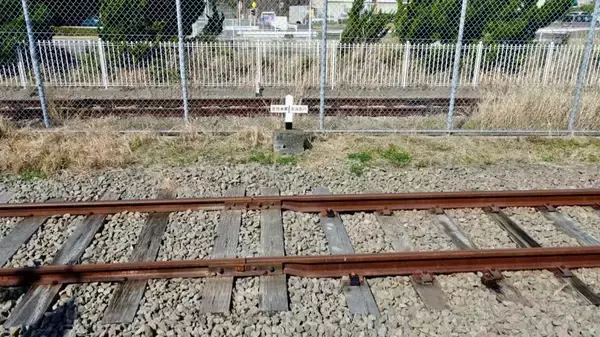 「線路の向こうはアメリカ合衆国【駅ぶら03】京浜急行106」の画像