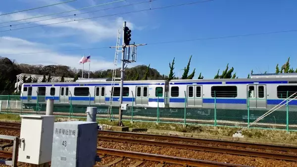 「線路の向こうはアメリカ合衆国【駅ぶら03】京浜急行106」の画像