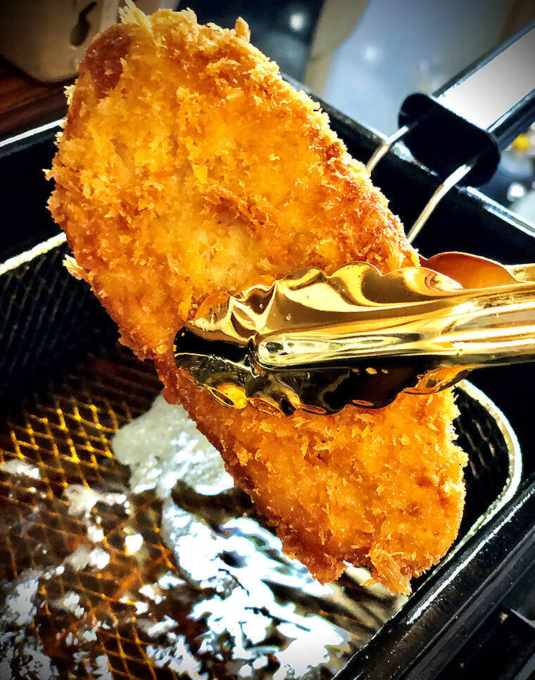 名前の由来ってそっち？ 飯田橋駅前にカツカレー専門「A1カレー」納得オープン！