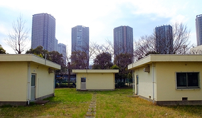 軟弱地盤と東海道新幹線の建設史、辰巳駅前の奇妙な小屋の前で専門家の記述を読む