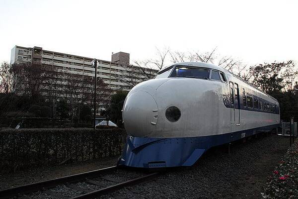 団地のなかで眠る新幹線0系の行方 車内は3月末から客の姿が消えて フォト集 年4月25日 エキサイトニュース