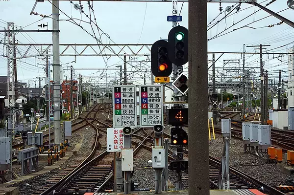 「京成電鉄の列車種別標識がおもしろい！ 色と番号で分けて速度も表示」の画像