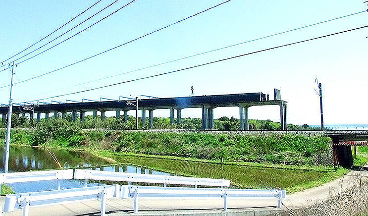リニア中央新幹線のルーツがここに 日豊線に沿う宮崎実験線の高架 年4月28日 エキサイトニュース